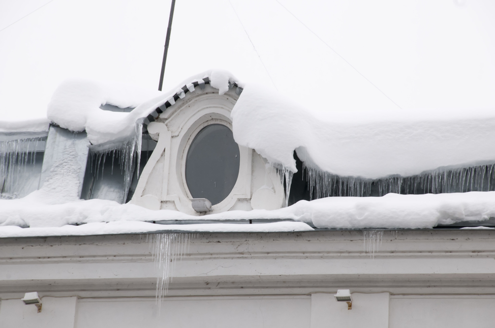 decorative-oval-window-attic